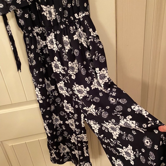 Floral Capri jumpsuit - Picture 3 of 5